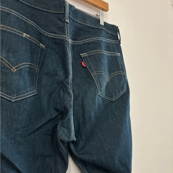 Dark Wash Men’s Levi’s size 38x32 - Picture 4 of 5